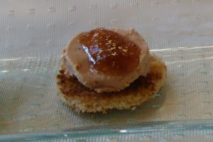 canapé foie gras confit d'oignons