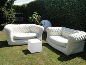 canapé gonflable chesterfield 17